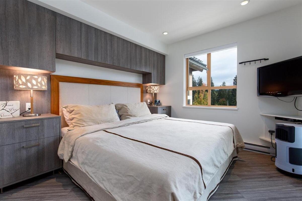 Tyndall Stone 316 By Outpost * Whistler