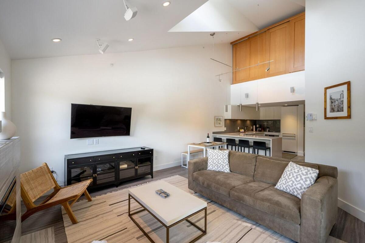 Tyndall Stone 316 By Outpost * Whistler
